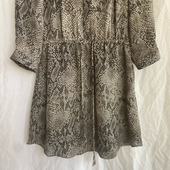 Aritzia Babaton Bennett Snake Print Silk Dress Size XS - Picture 4 of 16